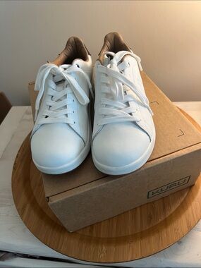 Kuru ROAM White Leather- upper Jet Black kuru logo Sneakers Size 7.5 Medium NEW